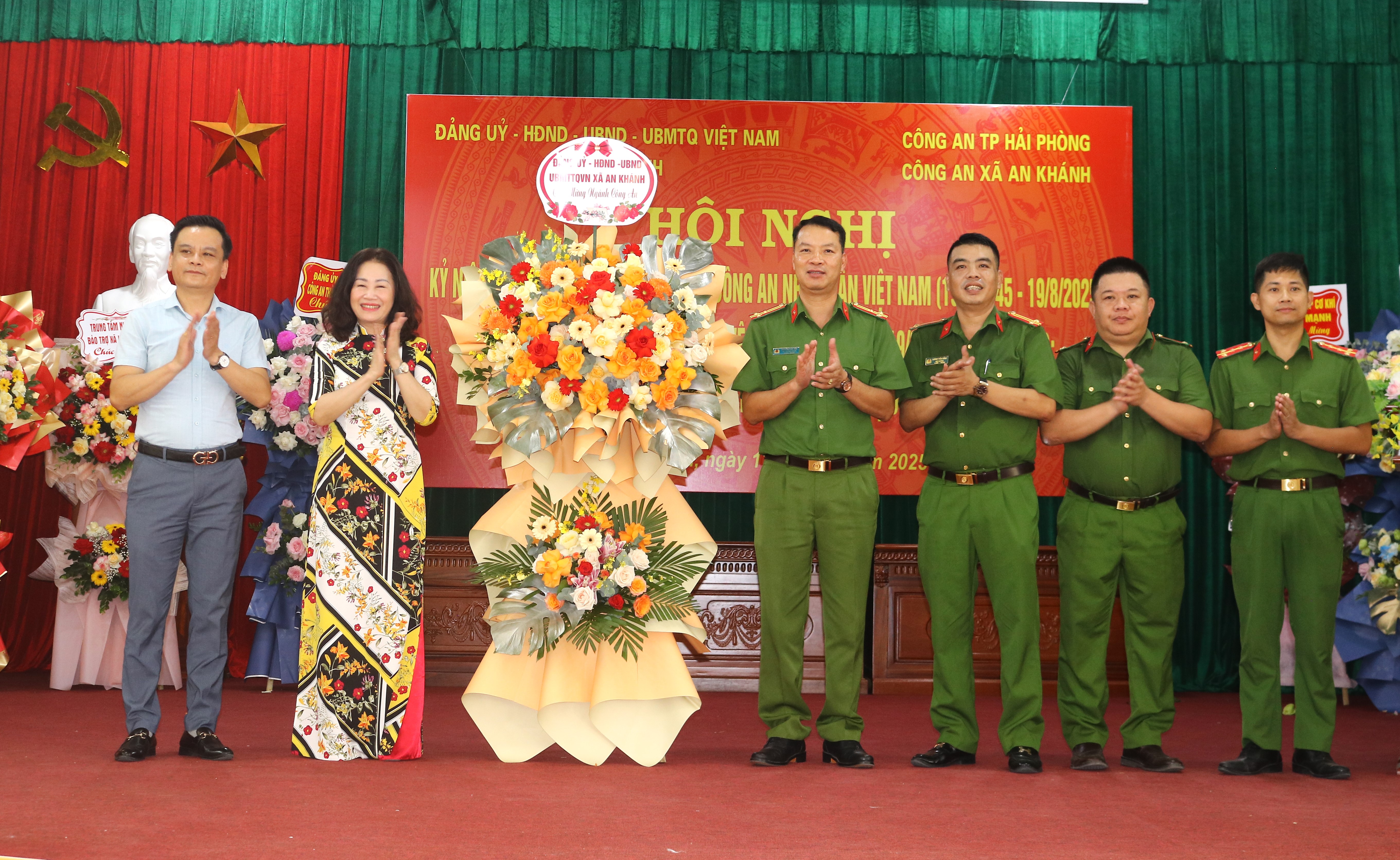Khen thưởng nhiều tập thể, cá nhân tại “Ngày hội toàn dân bảo vệ ANTQ” năm 2025 xã An Khánh